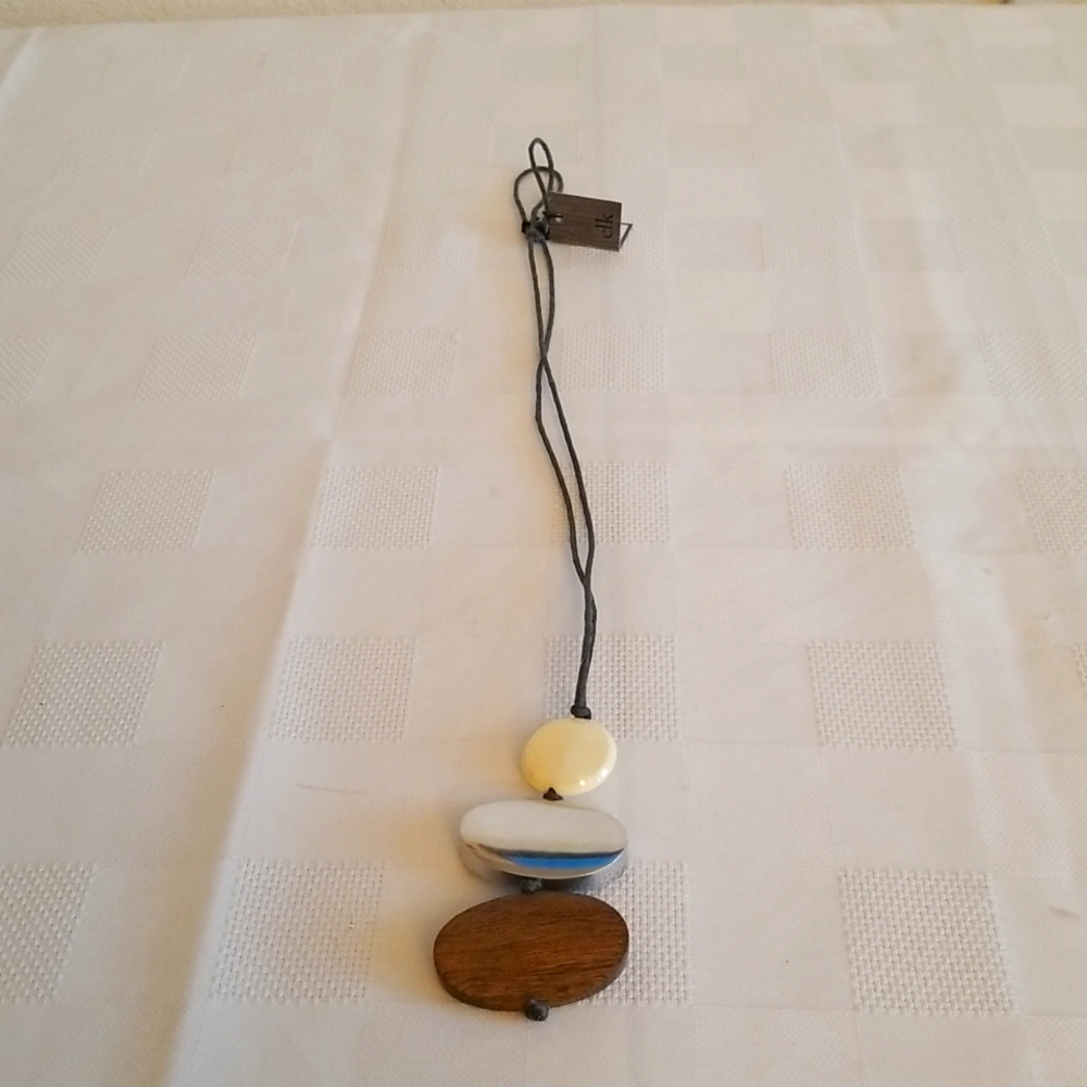 WOMANS Necklace